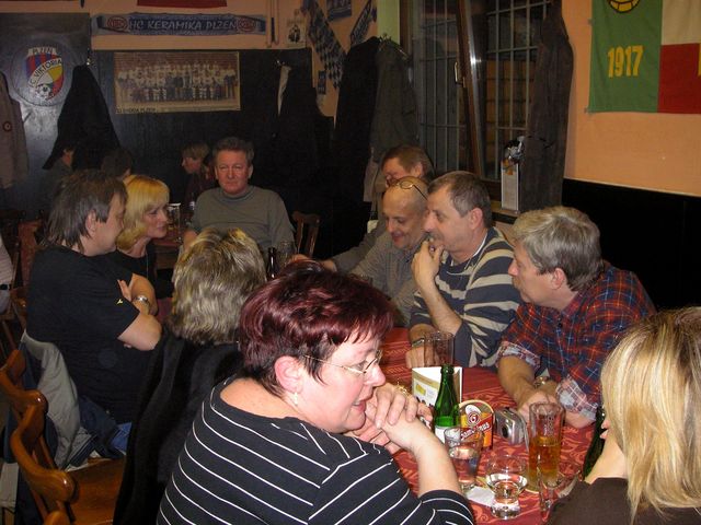 březen 6