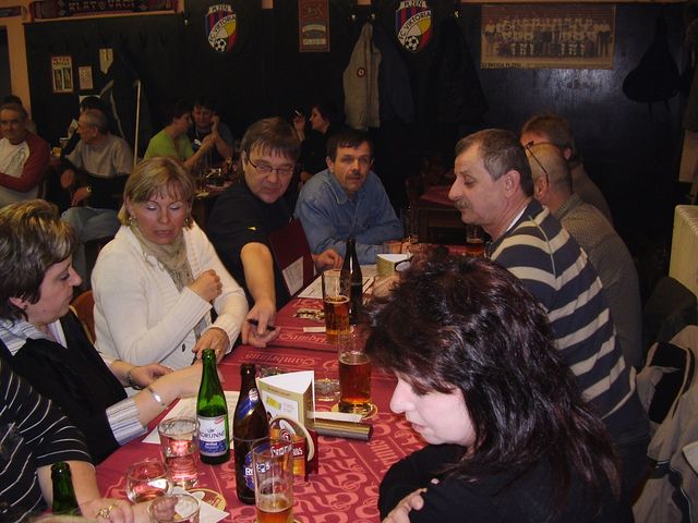 březen 7