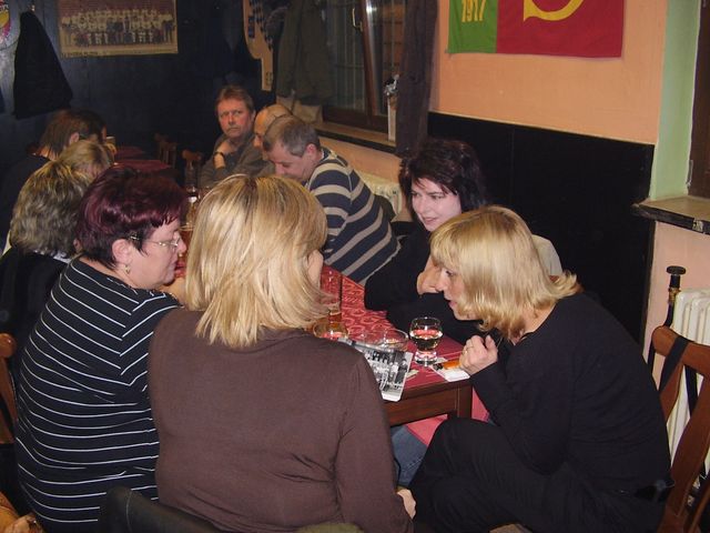 březen 8