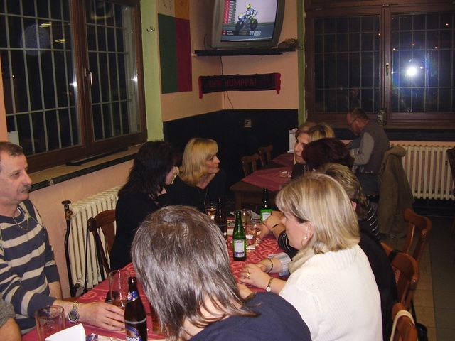 březen 12