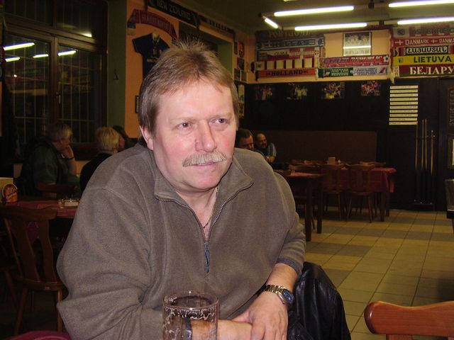 březen 33