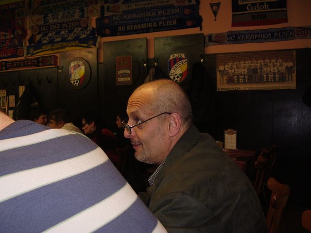 březen 37